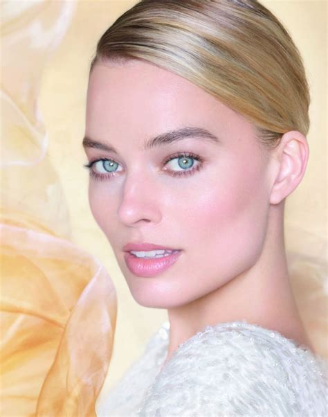 margot robbie chanel.